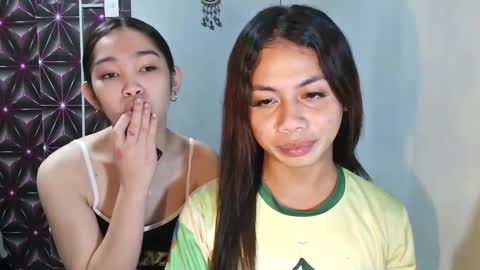 Snapshot of hottiescummerx chatting on 01-11-25, 01:32 N I C A online show from 01-11-25, 01:32