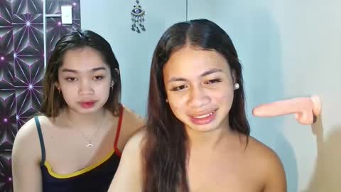 Snapshot of hottiescummerx chatting on 01-19-25, 05:07 N I C A online show from 01-19-25, 05:07