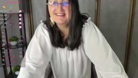 Anna online show from 11-22-25, 02:43