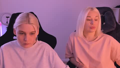 Nessie and Jessie online show from 02-03-25, 12:14