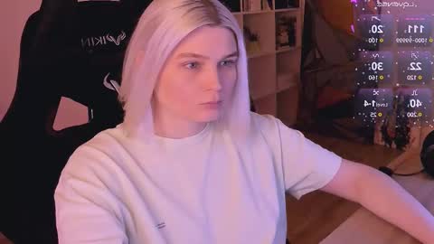 Nessie and Jessie online show from 02-18-25, 07:41