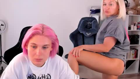 Nessie and Jessie online show from 09-20-25, 10:27