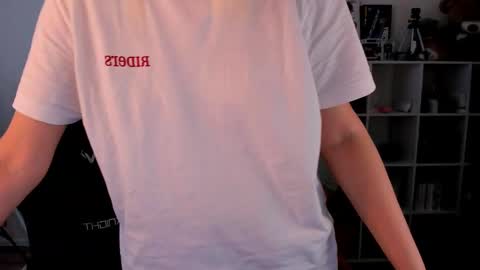 Nessie and Jessie online show from 01-11-26, 11:26