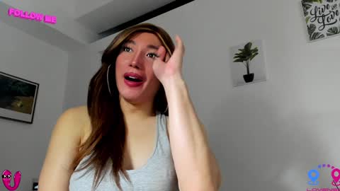 Snapshot of hottycrishinaxx chatting on 12-16-24, 01:22 crishinahotty online show from 12-16-24, 01:22