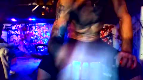 Snapshot of howbowdadareboy33 chatting on 01-10-25, 08:07 ask me online show from 01-10-25, 08:07