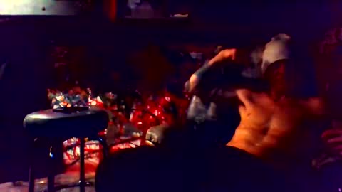 Snapshot of howbowdadareboy33 chatting on 01-21-25, 08:19 ask me online show from 01-21-25, 08:19