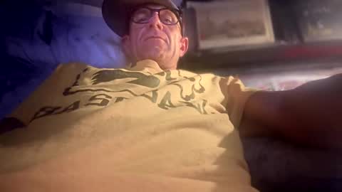 Snapshot of howbowdadareboy33 chatting on 09-18-25, 06:04 ask me online show from 09-18-25, 06:04