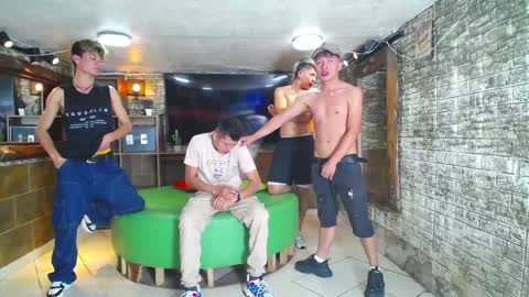 Snapshot of howents chatting on 01-13-25, 01:45 HOWENTS online show from 01-13-25, 01:45