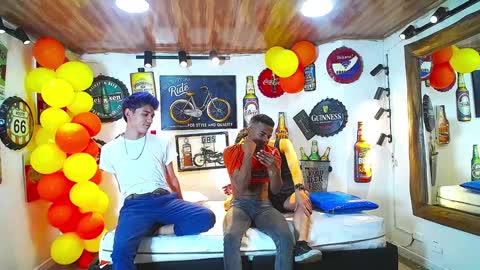 Snapshot of howents chatting on 02-08-25, 02:47 HOWENTS online show from 02-08-25, 02:47