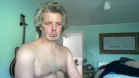 Snapshot of howlingatnothing chatting on 10-01-25, 08:48 howlingatnothing online show from 10-01-25, 08:48