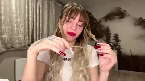 hsiuscherich online show from 12-15-25, 02:10