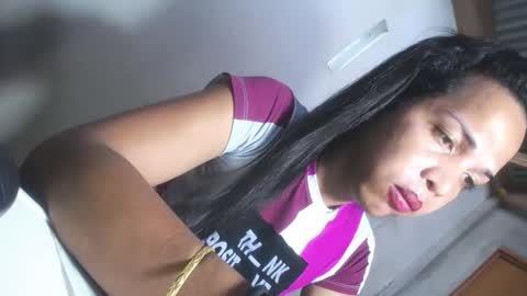 Snapshot of hugcock69_precious chatting on 12-11-24, 08:26 Precious online show from 12-11-24, 08:26