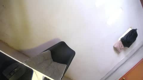 Snapshot of hugcock69_precious chatting on 12-15-24, 07:02 Precious online show from 12-15-24, 07:02