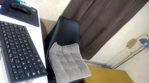 Snapshot of hugcock69_precious chatting on 01-20-25, 05:04 Precious online show from 01-20-25, 05:04