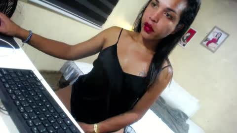 Snapshot of hugcock69_precious chatting on 03-11-25, 12:39 Precious online show from 03-11-25, 12:39