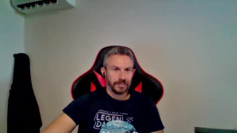 Snapshot of huge__cumshot chatting on 09-24-25, 01:25 huge__cumshot online show from 09-24-25, 01:25