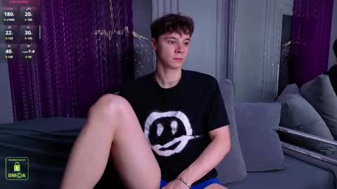 Snapshot of hugebangins_ chatting on 09-25-25, 10:30 ANTHONY online show from 09-25-25, 10:30