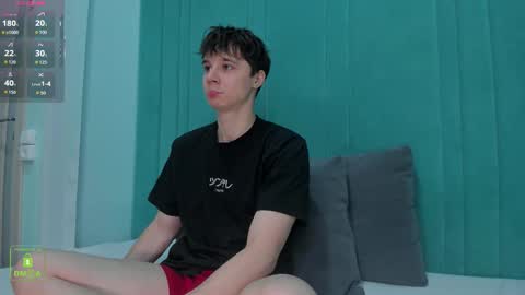 Snapshot of hugebangins_ chatting on 10-10-25, 05:06 ANTHONY online show from 10-10-25, 05:06