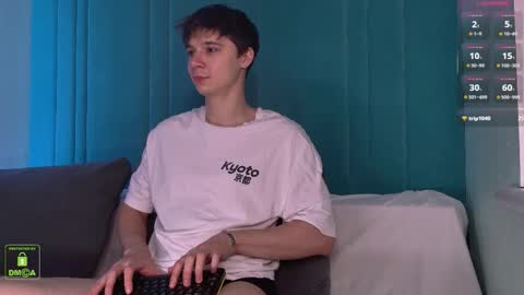 Snapshot of hugebangins_ chatting on 10-17-25, 04:26 ANTHONY online show from 10-17-25, 04:26