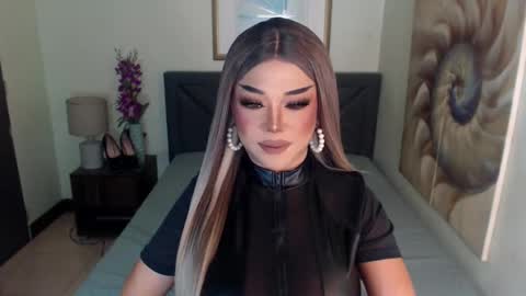 Christine online show from 01-04-25, 01:52