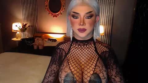 Christine online show from 10-31-25, 08:04