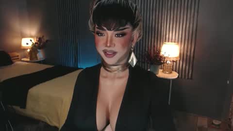 Christine online show from 12-18-25, 08:42