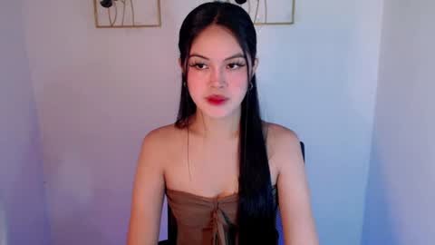 Snapshot of hugecockyanny chatting on 07-27-26, 03:35 Yhanie online show from 07-27-26, 03:35