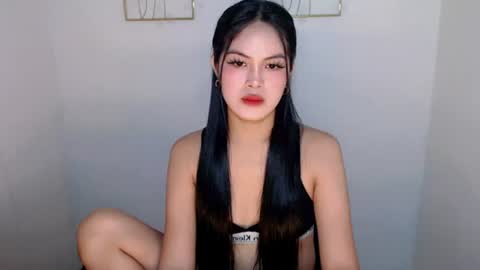 Snapshot of hugecockyanny chatting on 07-28-26, 04:30 Yhanie online show from 07-28-26, 04:30