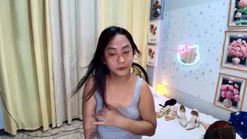 hugejuicyhotdog online show from 10-10-25, 09:30