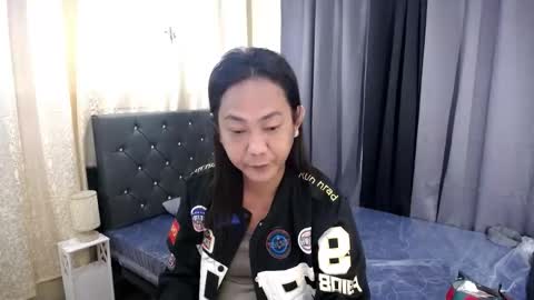 hugejuicyhotdog online show from 12-17-25, 04:07