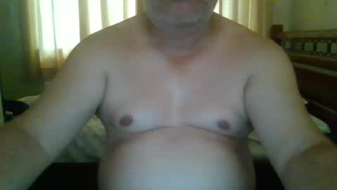Snapshot of hugoexcitedman chatting on 12-23-25, 10:35 Hugo online show from 12-23-25, 10:35