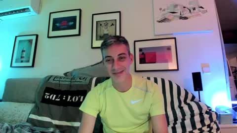 Snapshot of hugolandcam chatting on 12-04-24, 09:02 Hugo online show from 12-04-24, 09:02