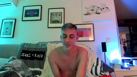 Snapshot of hugolandcam chatting on 12-06-24, 11:47 Hugo online show from 12-06-24, 11:47