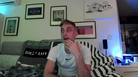 Snapshot of hugolandcam chatting on 12-08-24, 08:36 Hugo online show from 12-08-24, 08:36