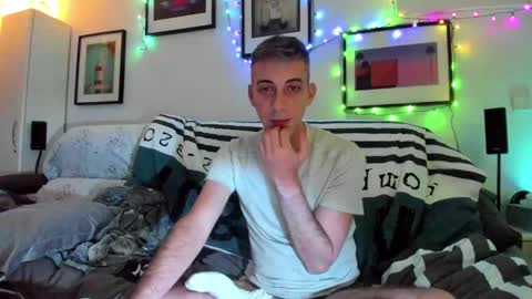 Snapshot of hugolandcam chatting on 12-15-24, 12:07 Hugo online show from 12-15-24, 12:07