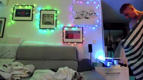 Snapshot of hugolandcam chatting on 12-15-24, 05:10 Hugo online show from 12-15-24, 05:10