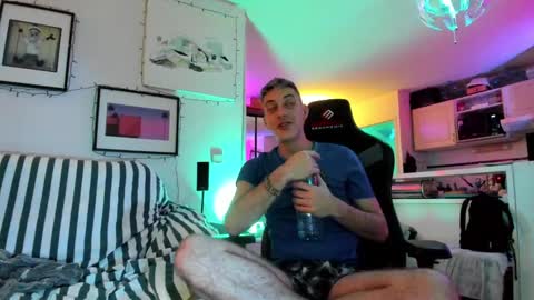 Snapshot of hugolandcam chatting on 12-16-24, 09:20 Hugo online show from 12-16-24, 09:20