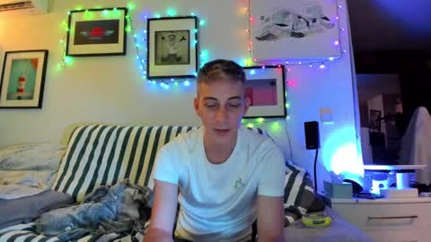 Snapshot of hugolandcam chatting on 12-17-24, 05:47 Hugo online show from 12-17-24, 05:47