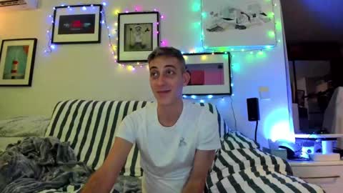 Snapshot of hugolandcam chatting on 12-17-24, 09:16 Hugo online show from 12-17-24, 09:16