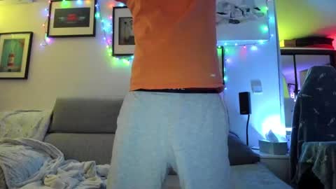 Snapshot of hugolandcam chatting on 12-20-24, 08:55 Hugo online show from 12-20-24, 08:55