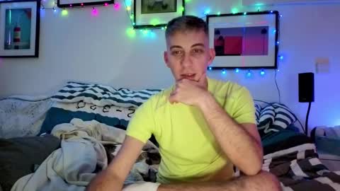 Snapshot of hugolandcam chatting on 12-31-24, 09:50 Hugo online show from 12-31-24, 09:50