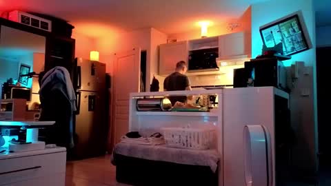 Snapshot of hugolandcam chatting on 01-06-25, 08:39 Hugo online show from 01-06-25, 08:39