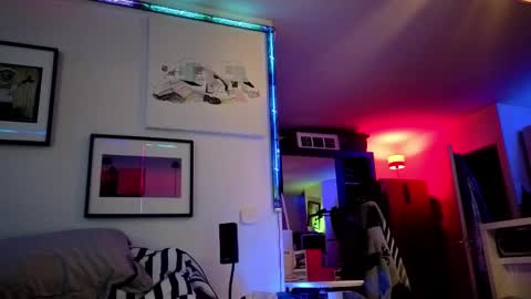 Snapshot of hugolandcam chatting on 01-08-25, 08:39 Hugo online show from 01-08-25, 08:39