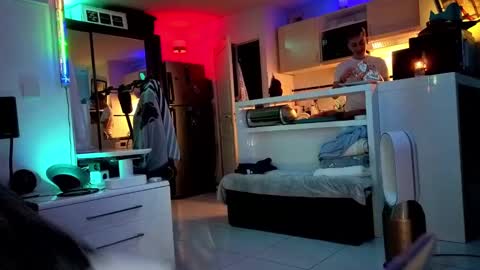 Snapshot of hugolandcam chatting on 01-15-25, 08:58 Hugo online show from 01-15-25, 08:58