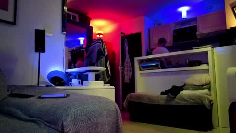 Snapshot of hugolandcam chatting on 01-18-25, 09:55 Hugo online show from 01-18-25, 09:55