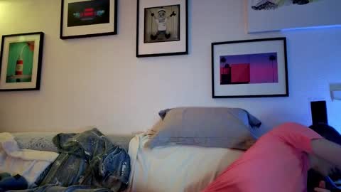 Snapshot of hugolandcam chatting on 01-25-25, 09:25 Hugo online show from 01-25-25, 09:25