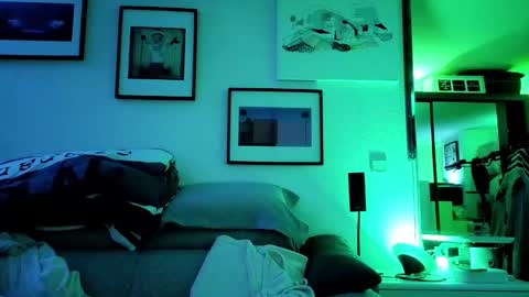 Snapshot of hugolandcam chatting on 02-10-25, 08:31 Hugo online show from 02-10-25, 08:31