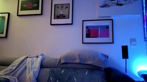 Snapshot of hugolandcam chatting on 02-26-25, 08:44 Hugo online show from 02-26-25, 08:44