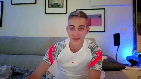 Snapshot of hugolandcam chatting on 10-05-25, 07:34 Hugo online show from 10-05-25, 07:34