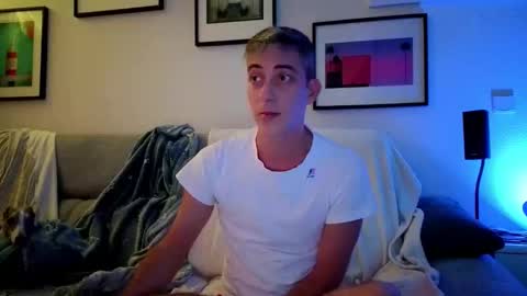 Snapshot of hugolandcam chatting on 10-18-25, 08:53 Hugo online show from 10-18-25, 08:53